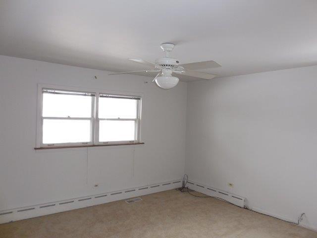 901 South Westgate Road Des Plaines, IL 60016 - Photo 13 of 21 an empty room with a window