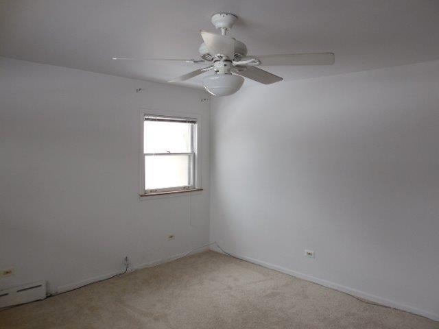 901 South Westgate Road Des Plaines, IL 60016 - Photo 14 of 21 an empty room with a window