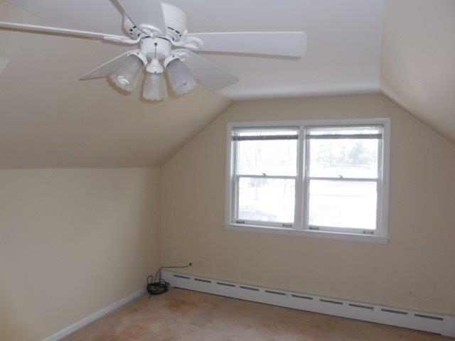 901 South Westgate Road Des Plaines, IL 60016 - Photo 15 of 21 an empty room with a window
