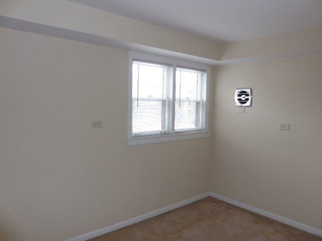 901 South Westgate Road Des Plaines, IL 60016 - Photo 19 of 21 an empty room with a window