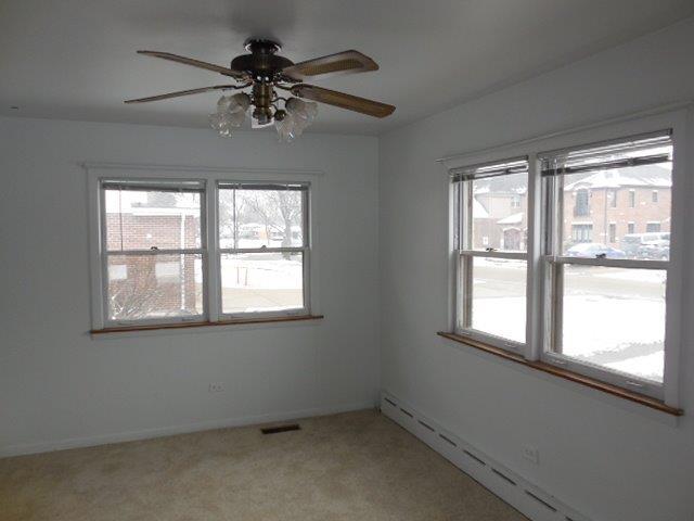 901 South Westgate Road Des Plaines, IL 60016 - Photo 7 of 21 an empty room with a window