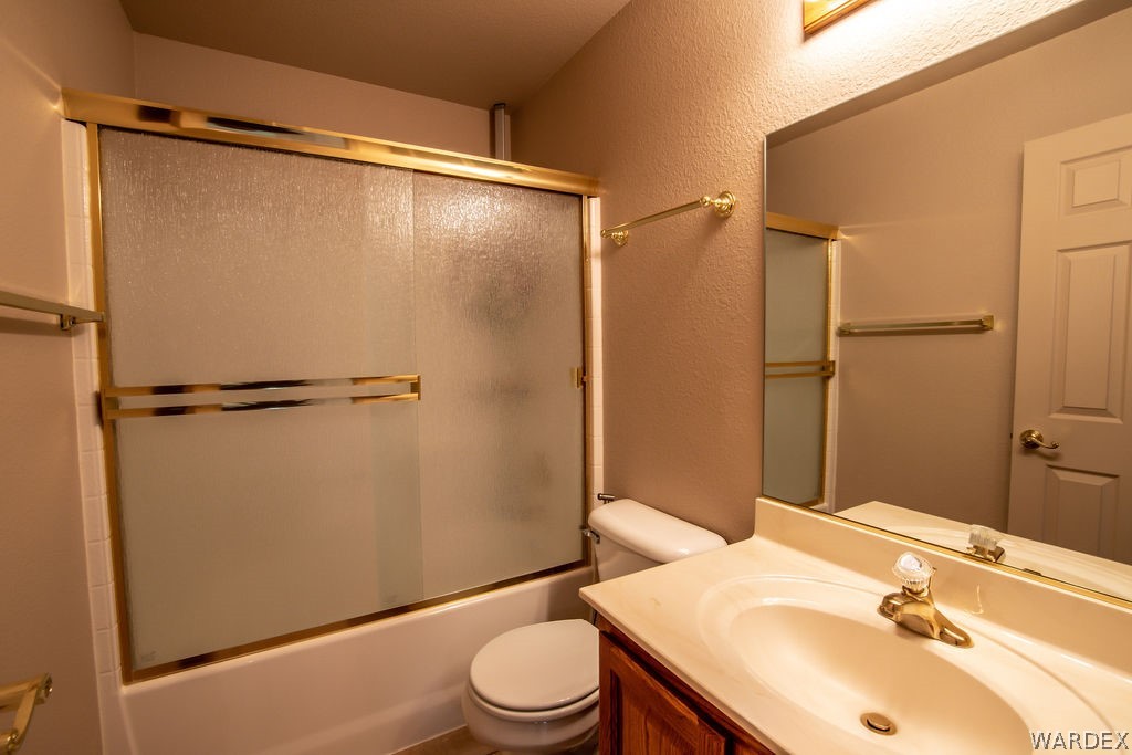 4213 East Cane Ranch Road Kingman, AZ 86401 - Photo 15 of 40 a bathroom with a sink toilet and shower