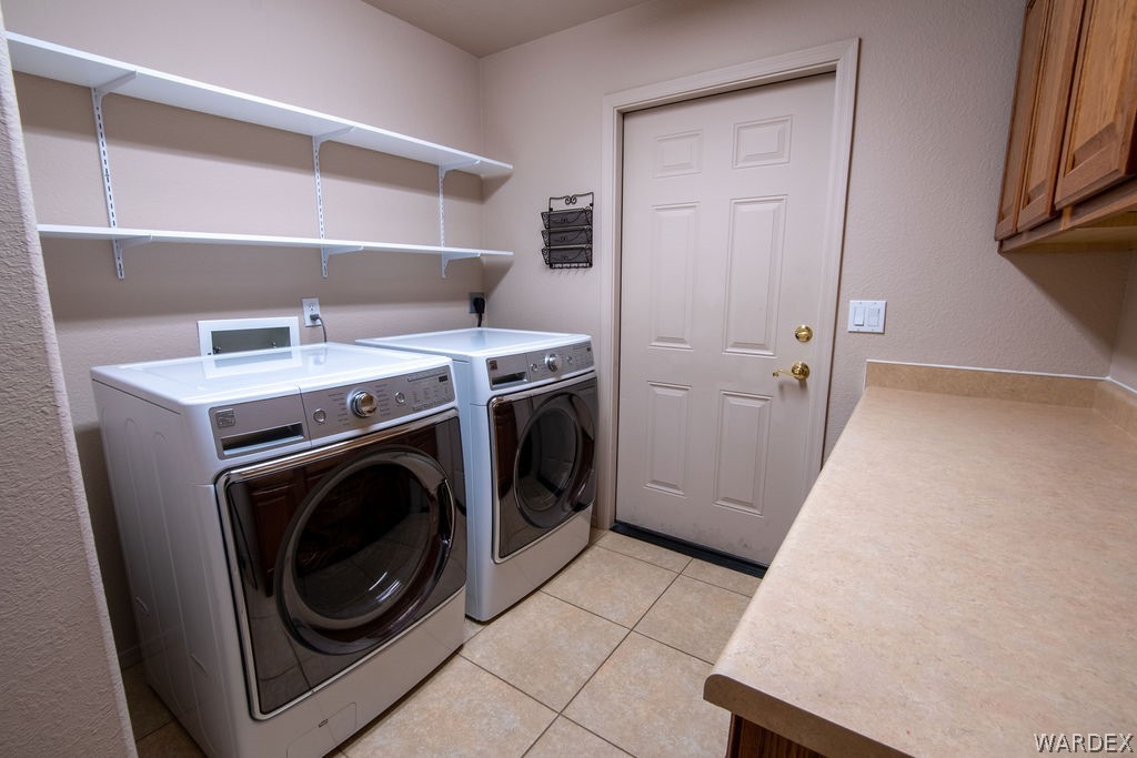 4213 East Cane Ranch Road Kingman, AZ 86401 - Photo 17 of 40 a utility room with dryer and washer
