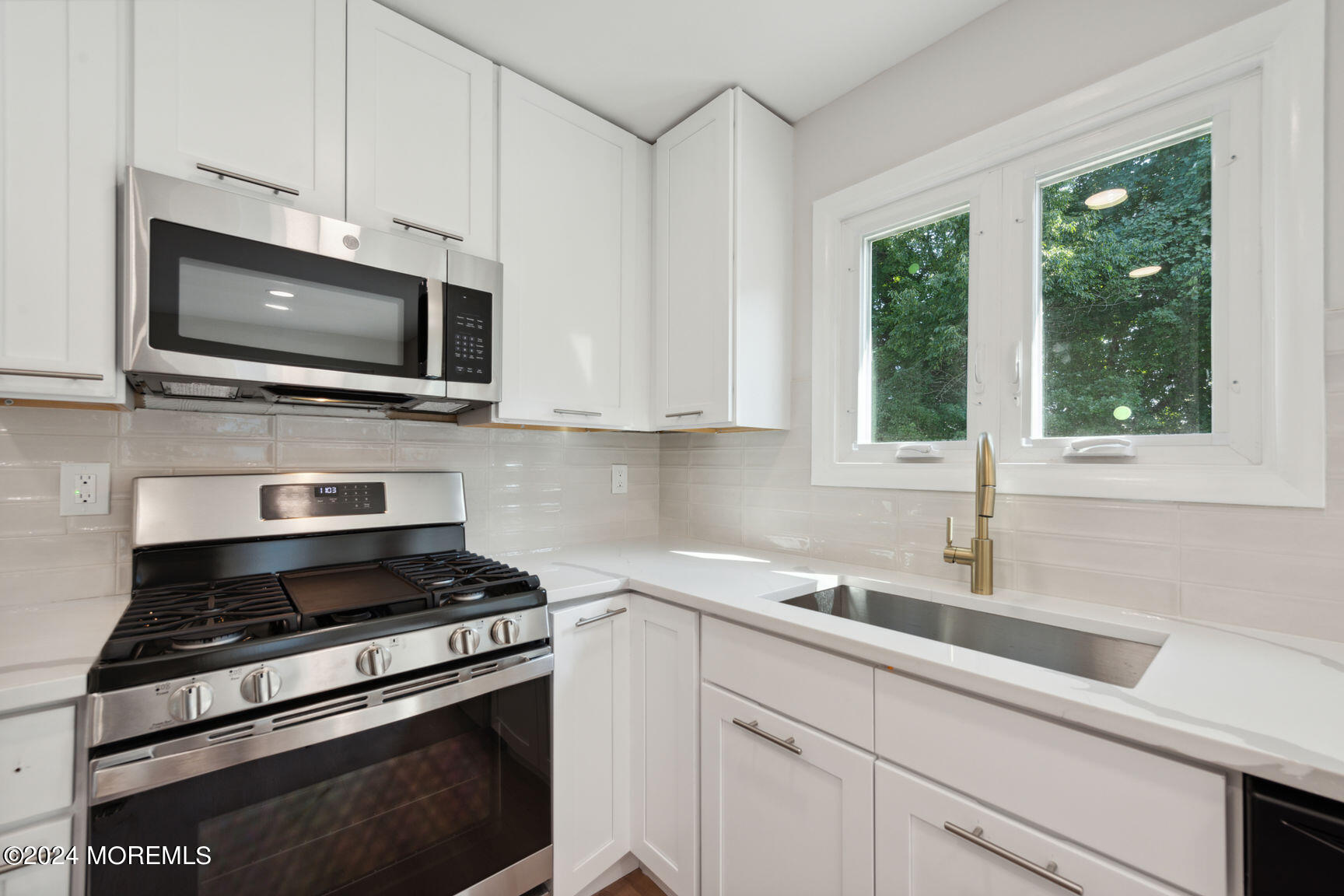 21 High Ridge Road Asbury Park, NJ 07712 - Photo 11 of 28 0013-10Kitchen