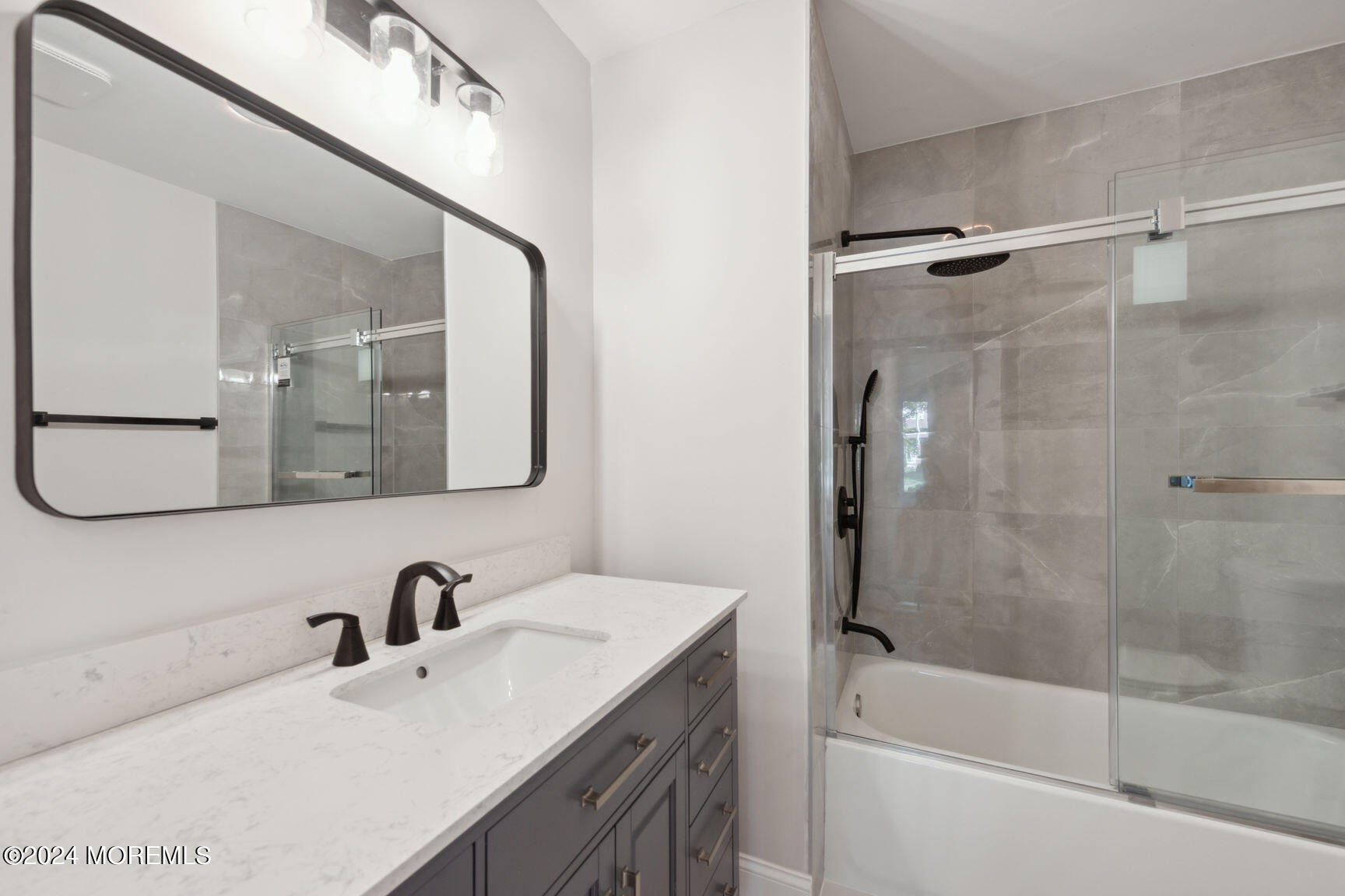 21 High Ridge Road Asbury Park, NJ 07712 - Photo 20 of 28 0023-20Bathroom