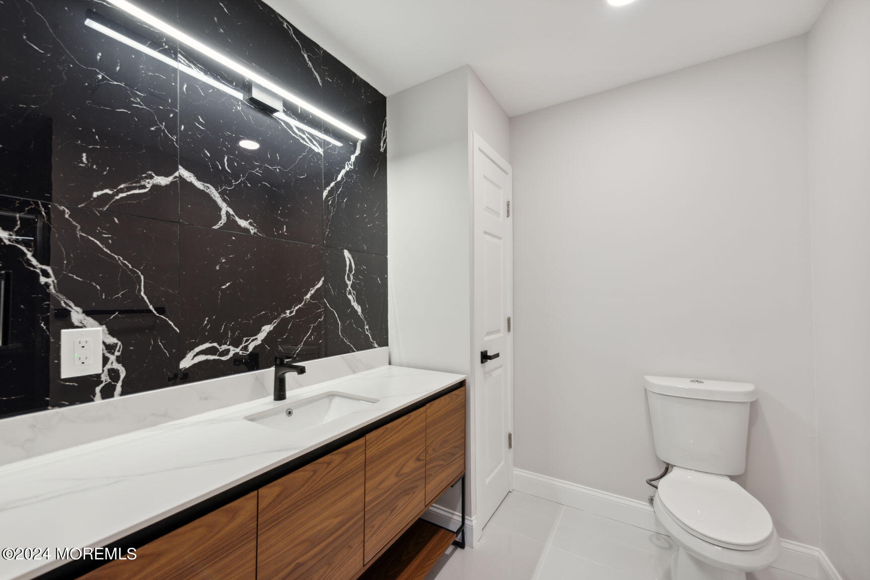 21 High Ridge Road Asbury Park, NJ 07712 - Photo 23 of 28 0025-22Bathroom