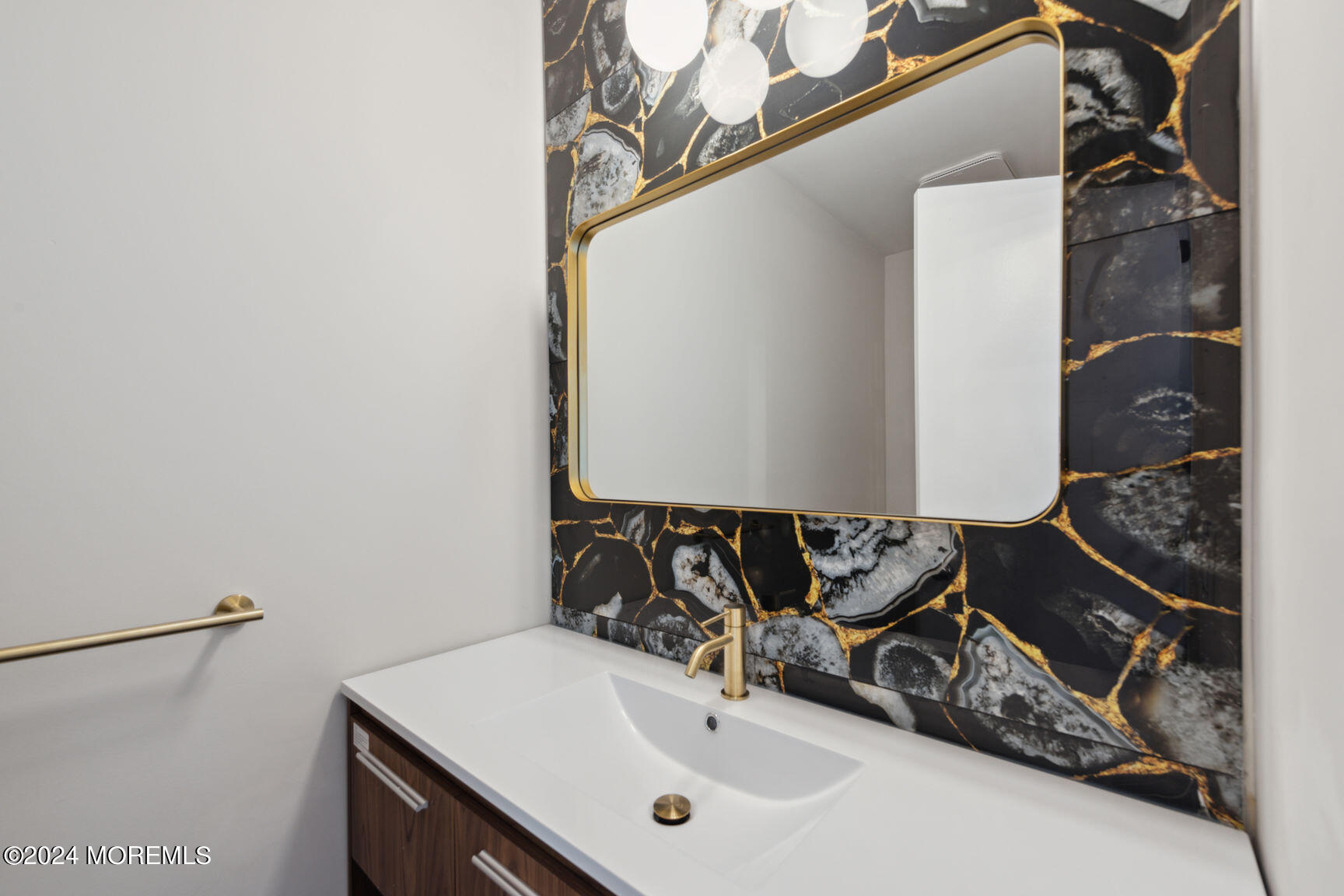 21 High Ridge Road Asbury Park, NJ 07712 - Photo 3 of 28 0016-14Bathroom