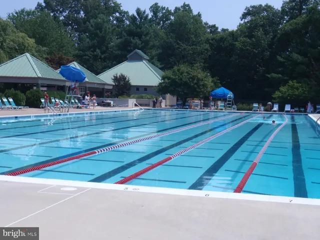 a tennis court that has tennis net