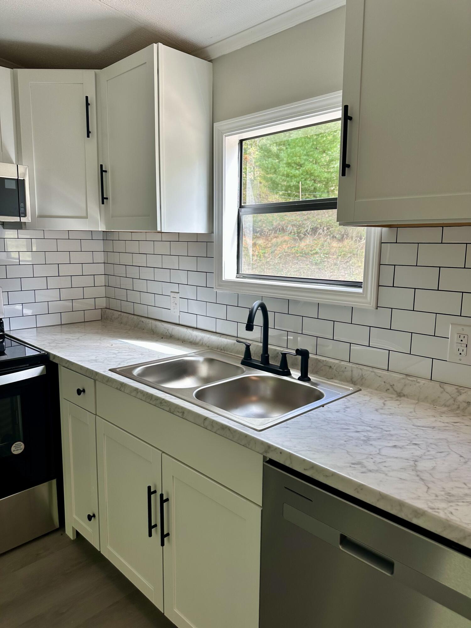 10582 Summer City Road Spring City, TN 37381 - Photo 9 of 30 IMG_4434