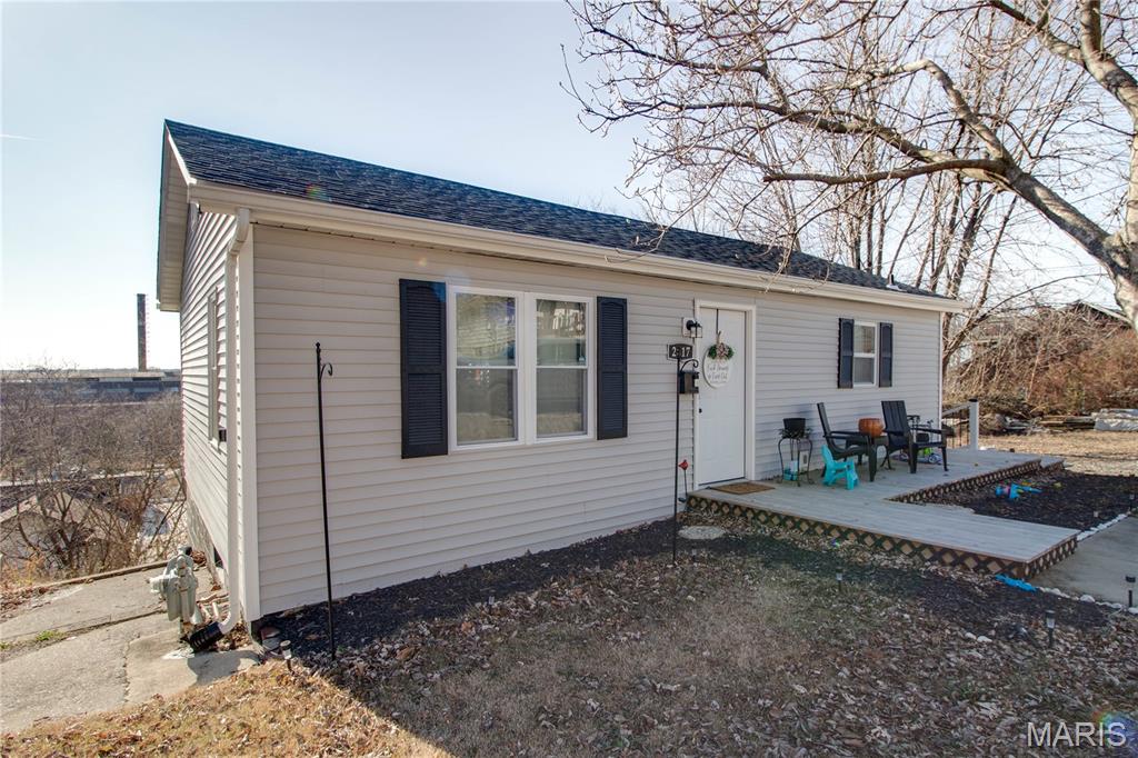 2617 Plainview Terrace Alton, IL 62002 - Photo 3 of 32