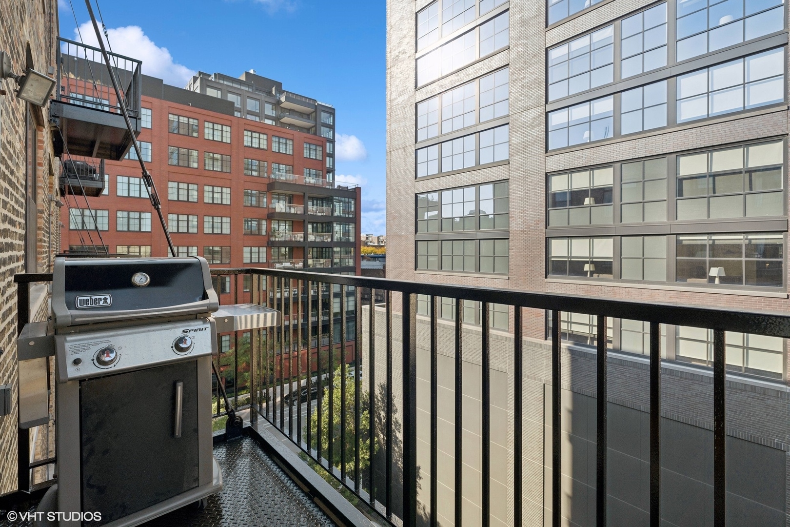 106 North Aberdeen Street, Unit 5G Chicago, IL 60607 - Photo 20 of 21 a view of building from balcony