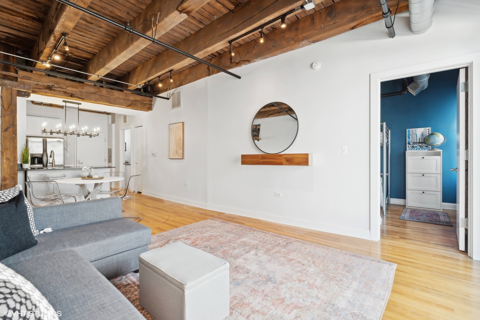 106 North Aberdeen Street, Unit 5G Chicago, IL 60607 - Photo 7 of 21 a living room with furniture and a table
