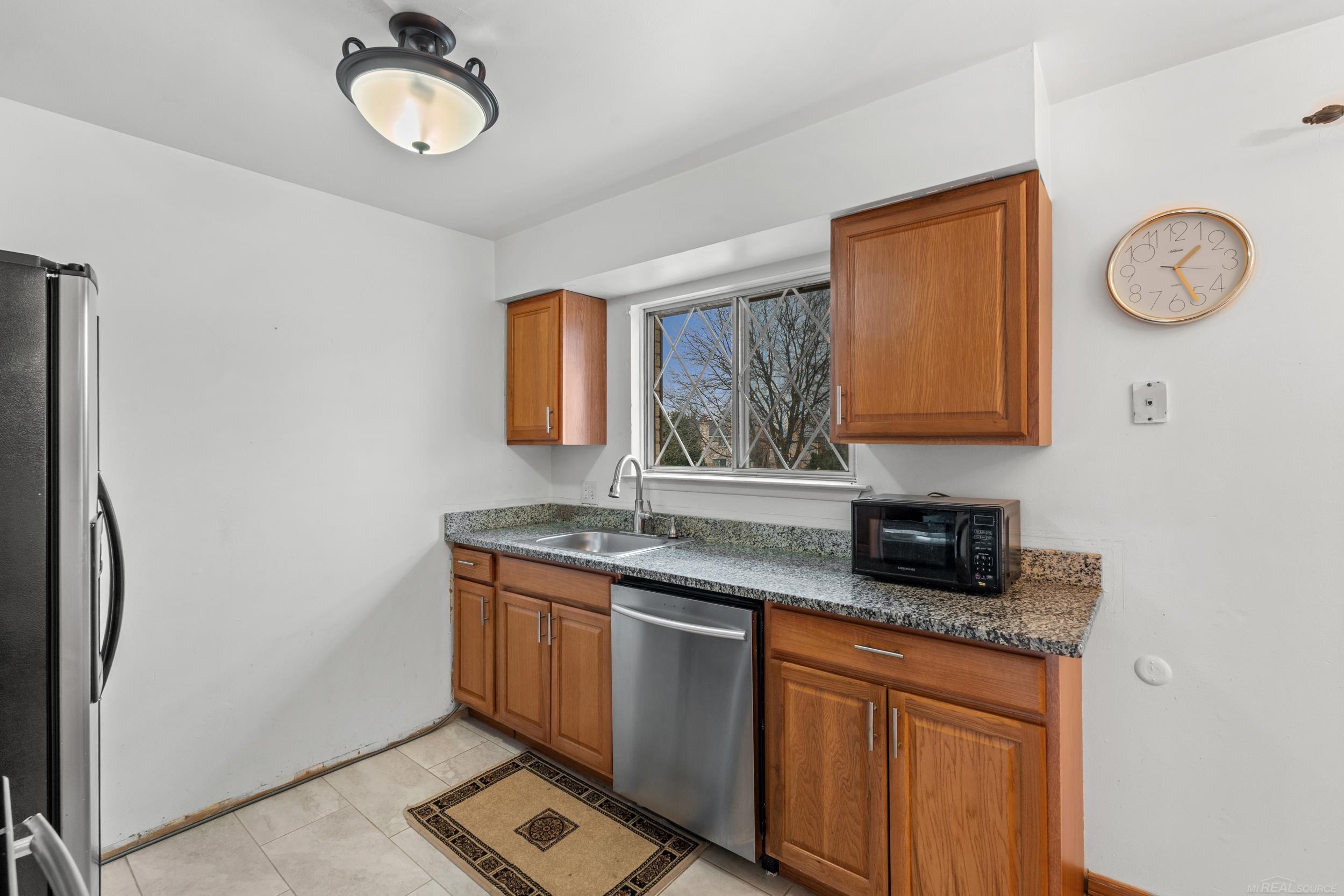 29265 Hayes Road Warren, MI 48088 - Photo 11 of 29