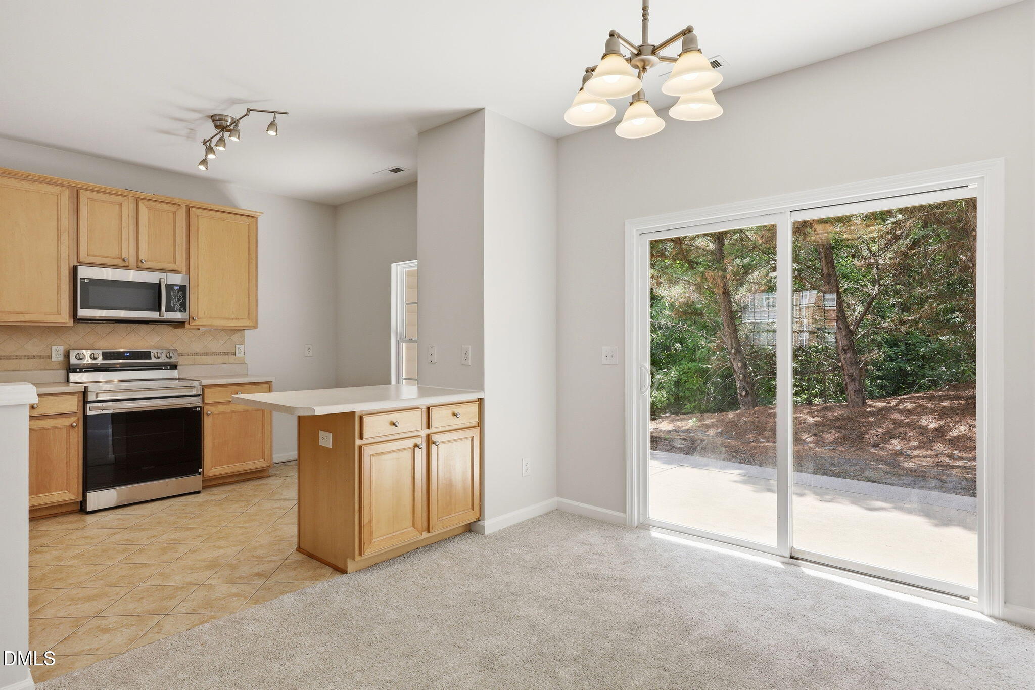8211 Clasara Circle Raleigh, NC 27613 - Photo 7 of 36