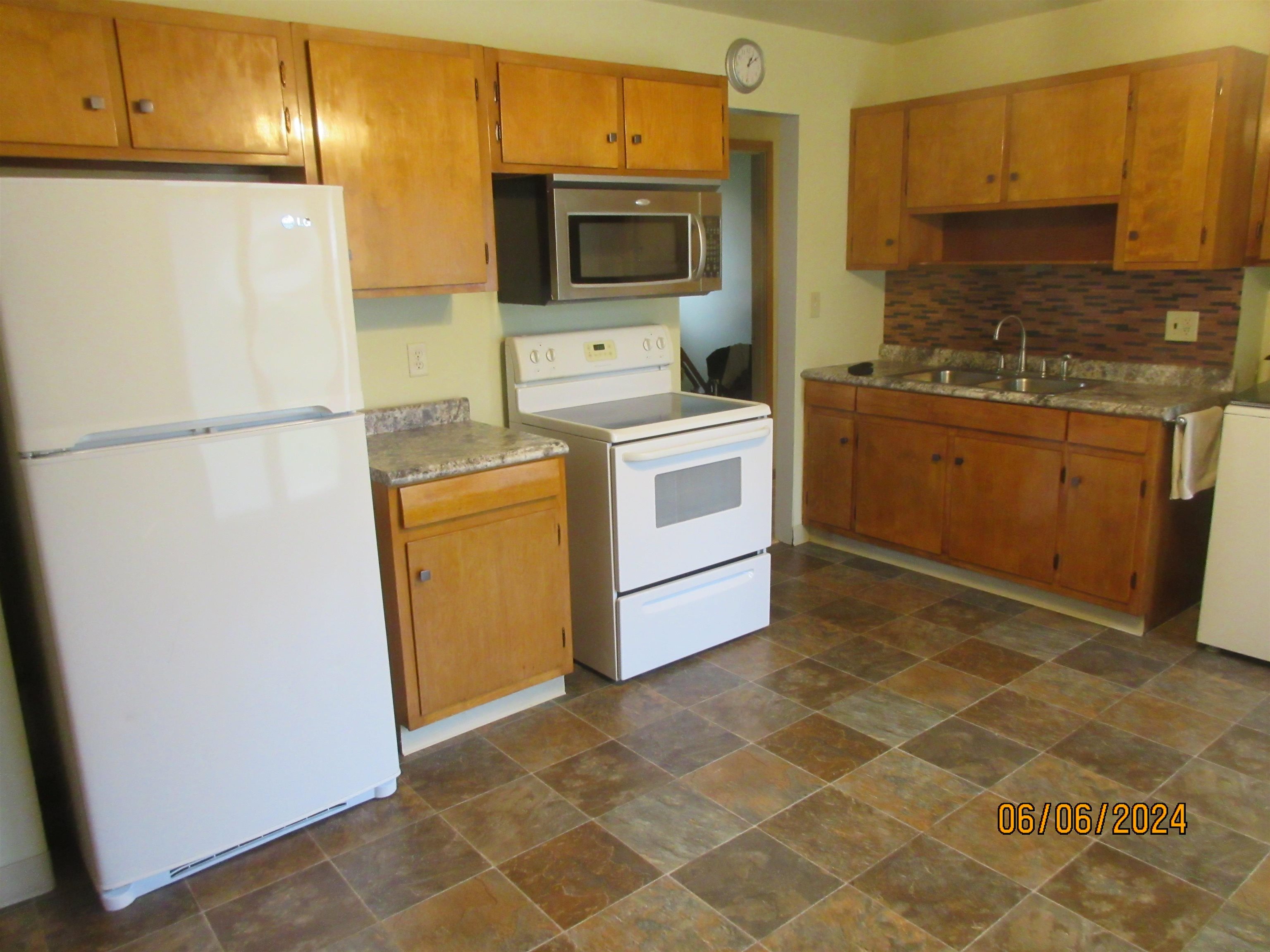 2546 Grape Road Mishawaka, IN 46545 - Photo 9 of 31 Gallery Image 9