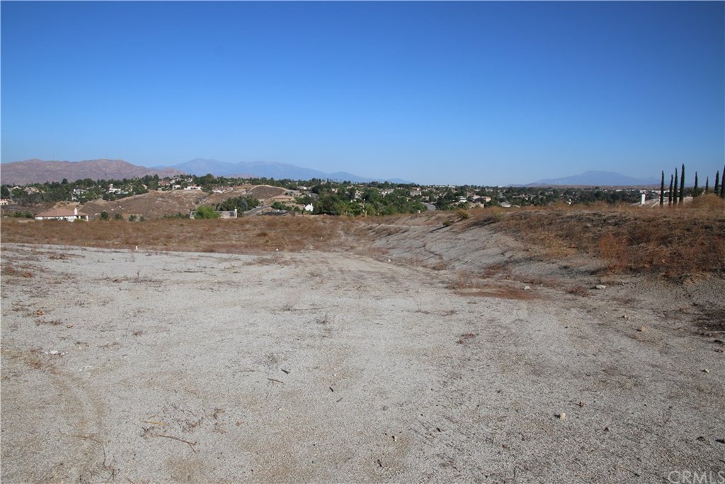 325 Green Orchard Riverside, CA 92506 - Photo 2 of 11