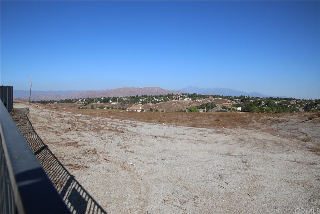 325 Green Orchard Riverside, CA 92506 - Photo 3 of 11