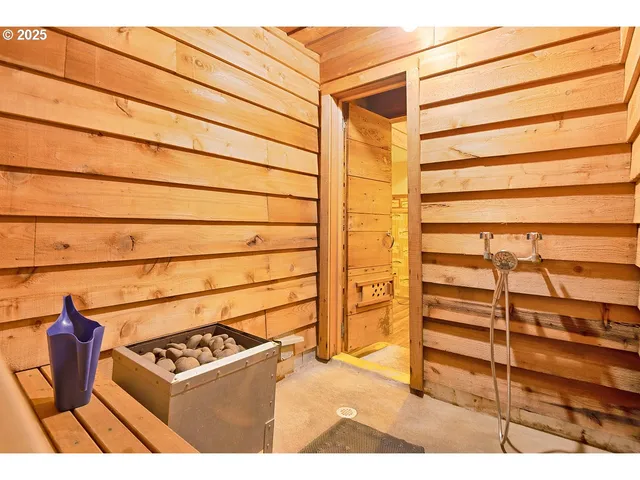 $699,000 | 93200 Evergreen Road, Astoria, OR 97103