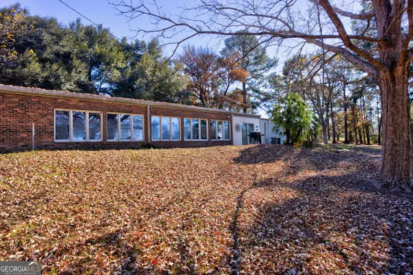 a view of a house with backyard and sitting area