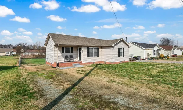 a view of a house with backyard and porch