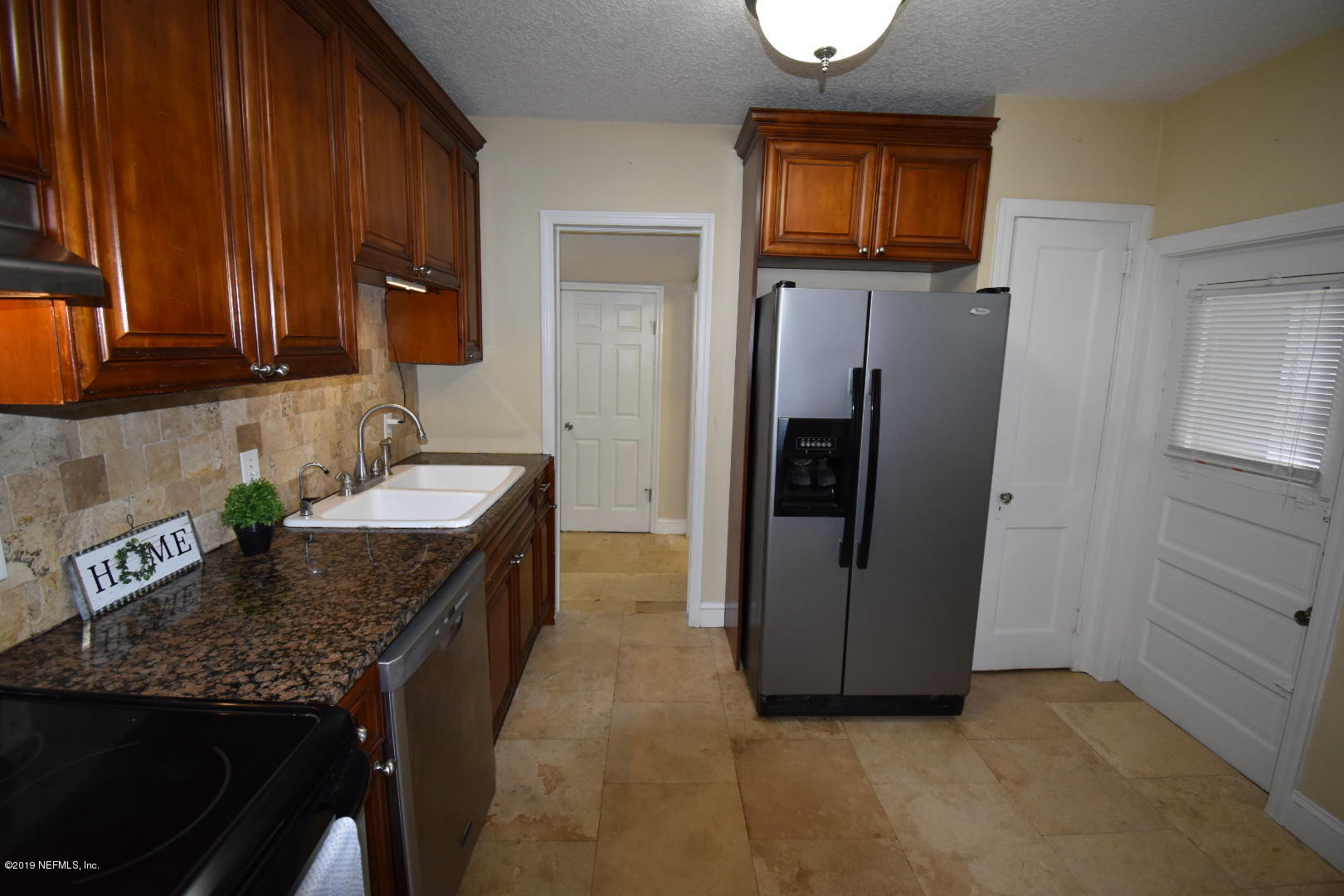 2430 Ridgewood Road Jacksonville, FL 32207 - Photo 4 of 28 View from living room