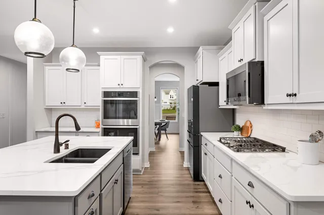 $949,900 | 6655 Bracken Drive, Excelsior, MN 55331