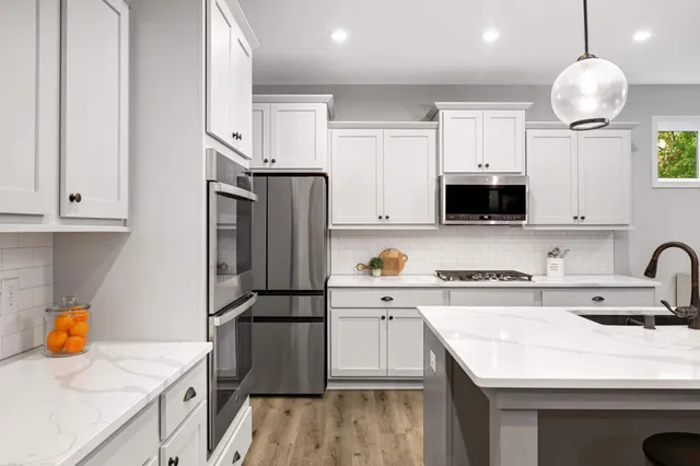 $949,900 | 6655 Bracken Drive, Excelsior, MN 55331