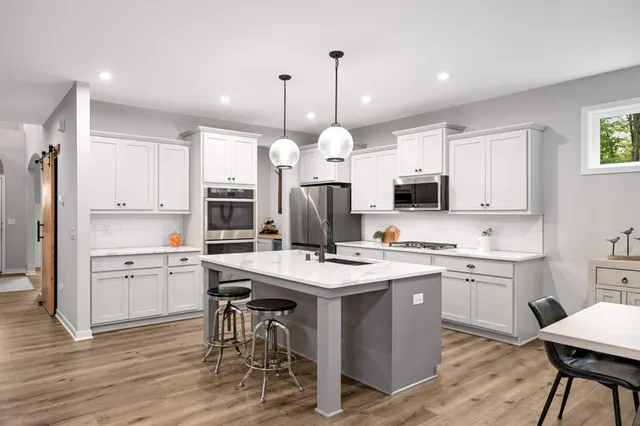 $949,900 | 6655 Bracken Drive, Excelsior, MN 55331