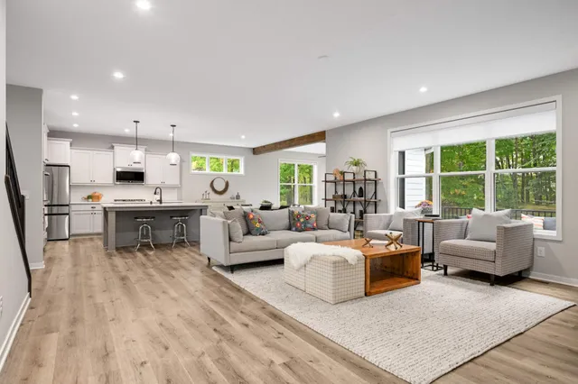 $949,900 | 6655 Bracken Drive, Excelsior, MN 55331