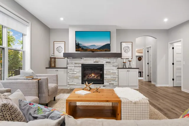 $949,900 | 6655 Bracken Drive, Excelsior, MN 55331