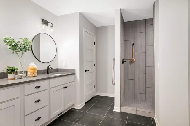 $949,900 | 6655 Bracken Drive, Excelsior, MN 55331