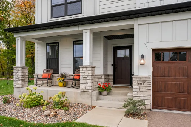 $949,900 | 6655 Bracken Drive, Excelsior, MN 55331