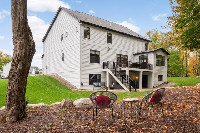 $949,900 | 6655 Bracken Drive, Excelsior, MN 55331