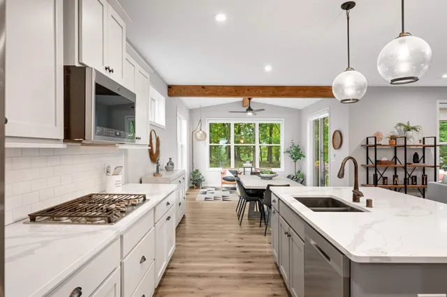 $949,900 | 6655 Bracken Drive, Excelsior, MN 55331