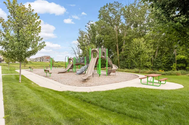 $949,900 | 6655 Bracken Drive, Excelsior, MN 55331