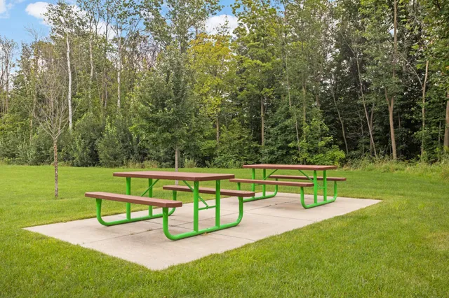 $949,900 | 6655 Bracken Drive, Excelsior, MN 55331