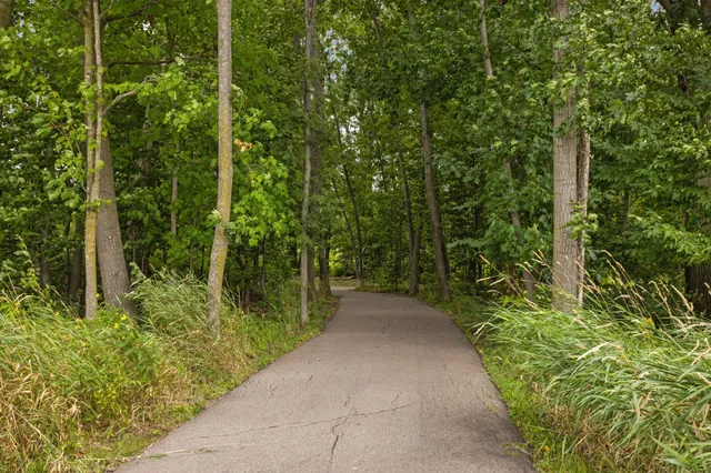 $949,900 | 6655 Bracken Drive, Excelsior, MN 55331