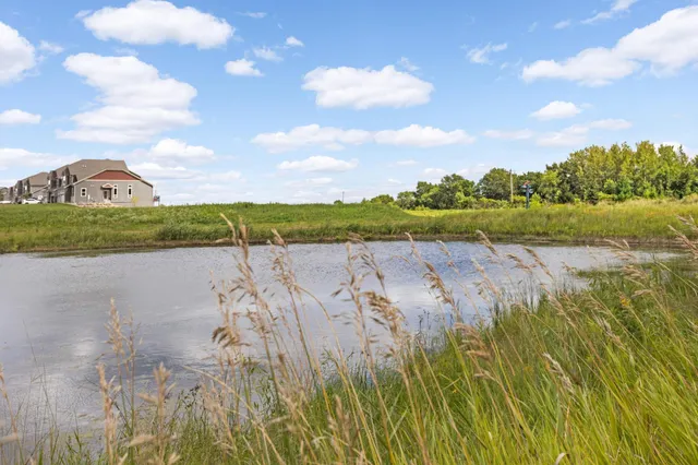 $949,900 | 6655 Bracken Drive, Excelsior, MN 55331