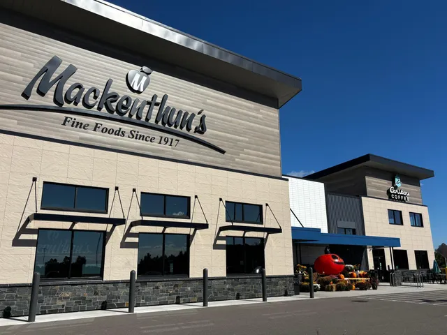 $949,900 | 6655 Bracken Drive, Excelsior, MN 55331