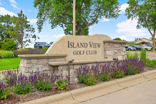 $949,900 | 6655 Bracken Drive, Excelsior, MN 55331