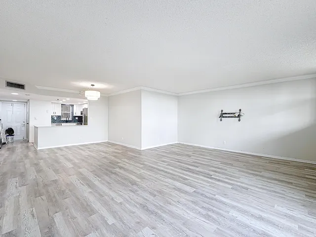 $2,300 | 3150 West Rolling Hills Circle, Unit 606, Davie, FL 33328