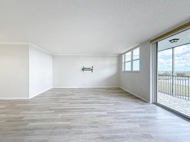 $2,300 | 3150 West Rolling Hills Circle, Unit 606, Davie, FL 33328