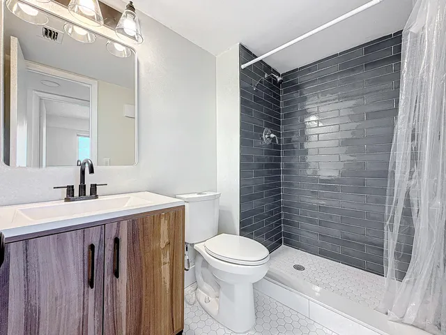 $2,300 | 3150 West Rolling Hills Circle, Unit 606, Davie, FL 33328