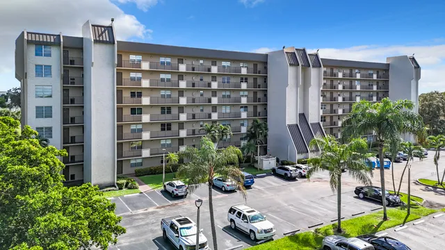 $2,300 | 3150 West Rolling Hills Circle, Unit 606, Davie, FL 33328