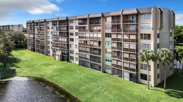 $2,300 | 3150 West Rolling Hills Circle, Unit 606, Davie, FL 33328