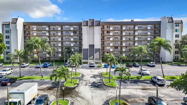 $2,300 | 3150 West Rolling Hills Circle, Unit 606, Davie, FL 33328