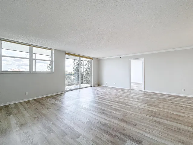 $2,300 | 3150 West Rolling Hills Circle, Unit 606, Davie, FL 33328