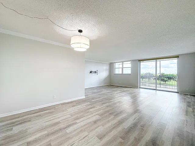 $2,300 | 3150 West Rolling Hills Circle, Unit 606, Davie, FL 33328