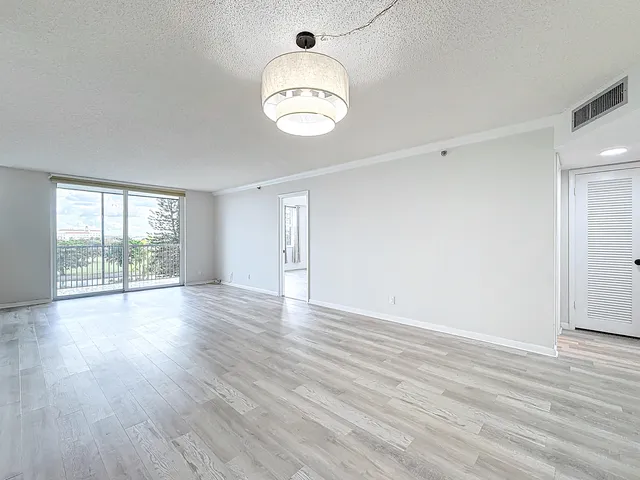 $2,300 | 3150 West Rolling Hills Circle, Unit 606, Davie, FL 33328