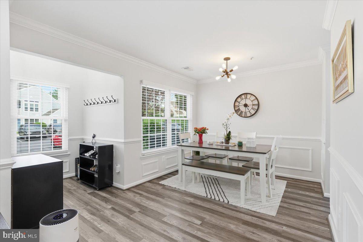 1008 Spring Valley Court Fort Washington, MD 20744 - Photo 10 of 26 Bright and inviting dining space.